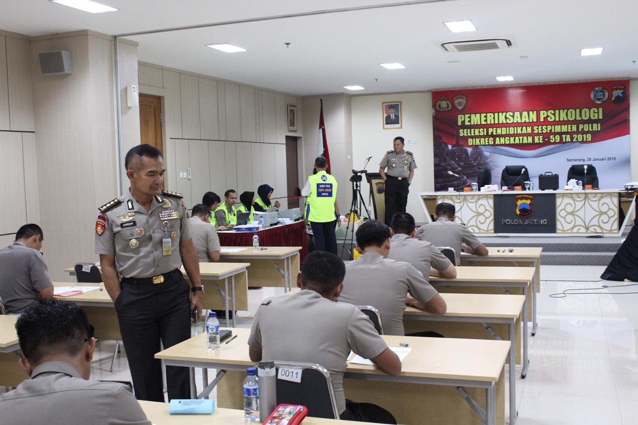 Peserta Seleksi Dikbang Sespimmen 2019 Polda Jateng Jalani Tes Psikologi